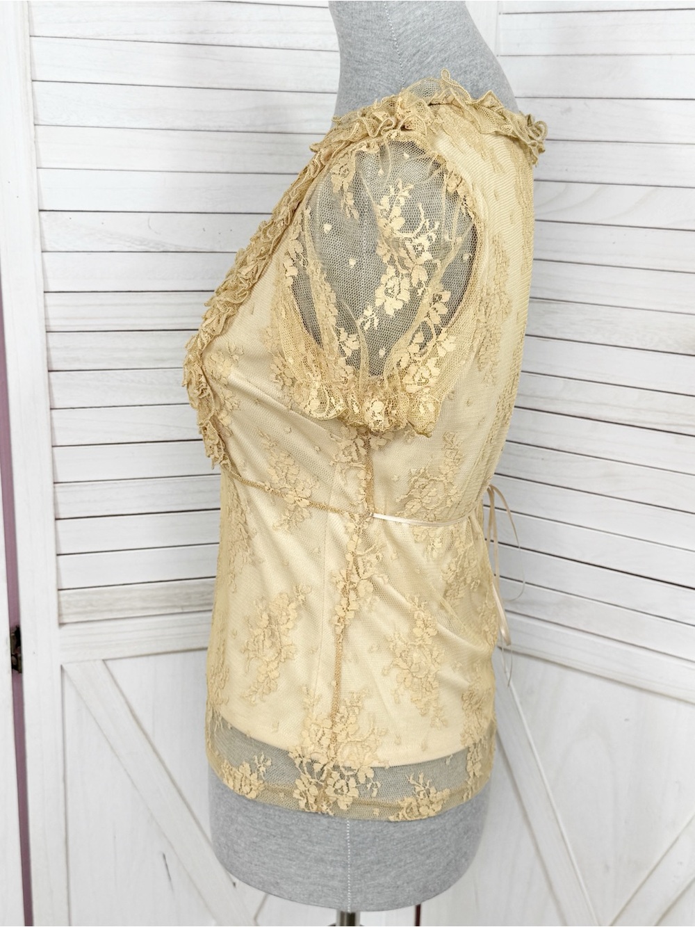 Vintage Y2K Moda International Lace Coquette Fairy Ruffle Top Medium Beige Boho - Picture 2 of 11